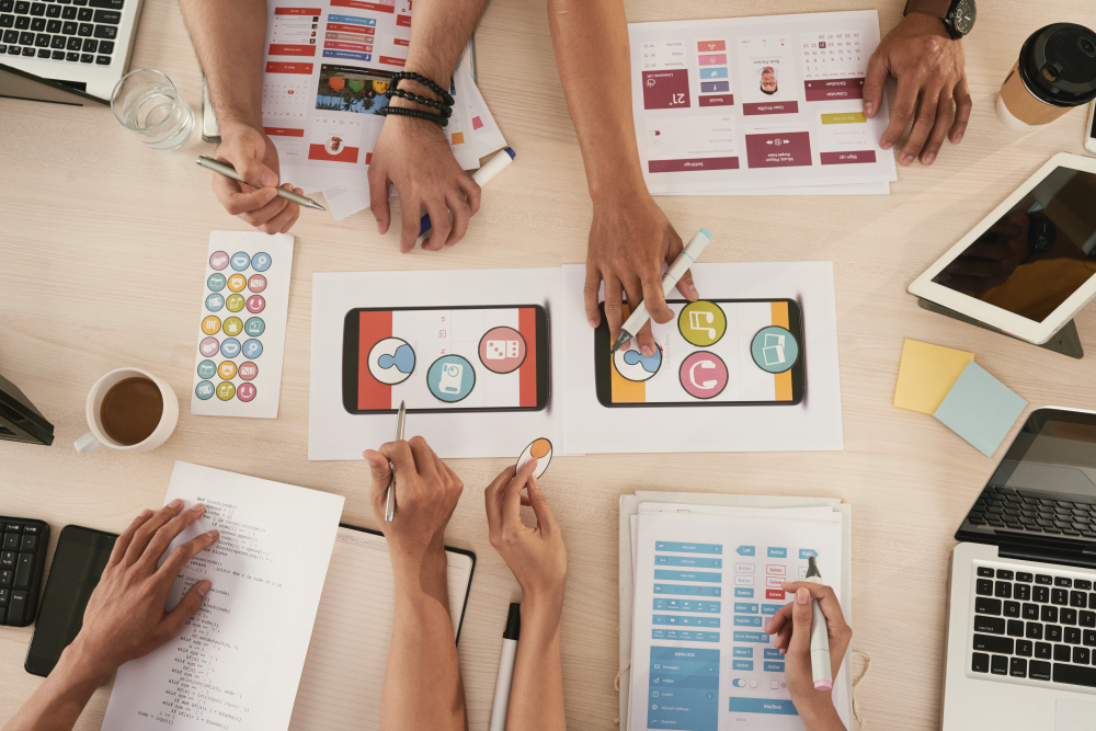 Custom Business Apps, custom app development, seamlessly integrate, long-term ROI, custom business applications